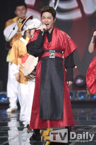 2014世界杯應(yīng)援演出舉行 EXO-K A pink等眾星激情獻(xiàn)唱（組圖）