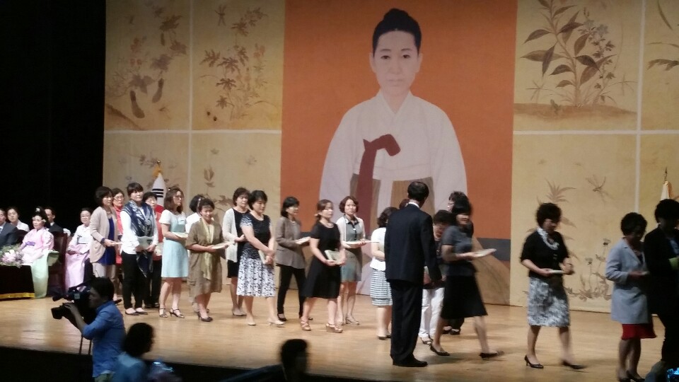 第40屆“申師任堂獎”頒獎儀式于6月13日下午在江原道江陵文化藝術(shù)館舉行。