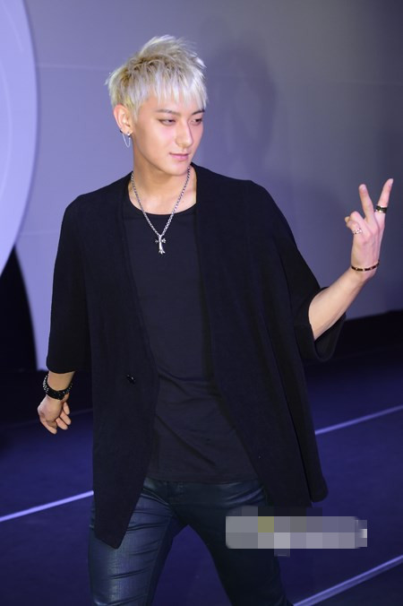 EXO出席“Fashion Kode 2014”時(shí)尚秀 Tao、Kai演繹另類“T臺(tái)秀”（組圖）