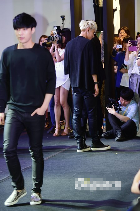 EXO出席“Fashion Kode 2014”時尚秀 Tao、Kai演繹另類“T臺秀”（組圖）