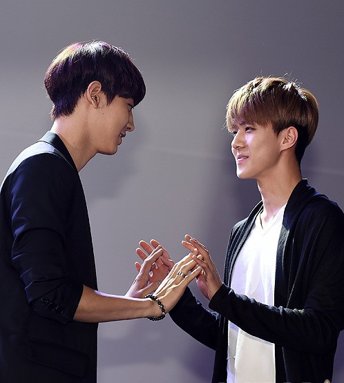 EXO出席“Fashion Kode 2014”時尚秀 Tao、Kai演繹另類“T臺秀”（組圖）