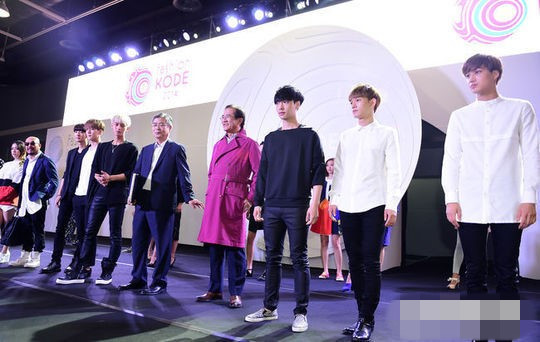 EXO出席“Fashion Kode 2014”時(shí)尚秀 Tao、Kai演繹另類“T臺(tái)秀”（組圖）
