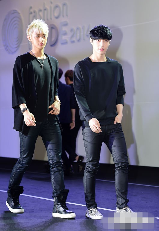EXO出席“Fashion Kode 2014”時(shí)尚秀 Tao、Kai演繹另類(lèi)“T臺(tái)秀”（組圖）