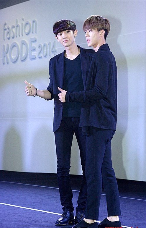 EXO出席“Fashion Kode 2014”時尚秀 Tao、Kai演繹另類“T臺秀”（組圖）