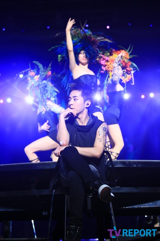 EXO上海演唱會(huì)火熱開(kāi)場(chǎng) 成員們與粉絲頻互動(dòng)（組圖）