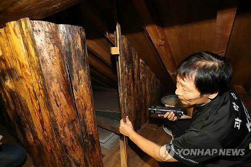 韓國檢方23日公開了別墅墻壁內的“秘密空間”。（圖片來源：韓聯社） 