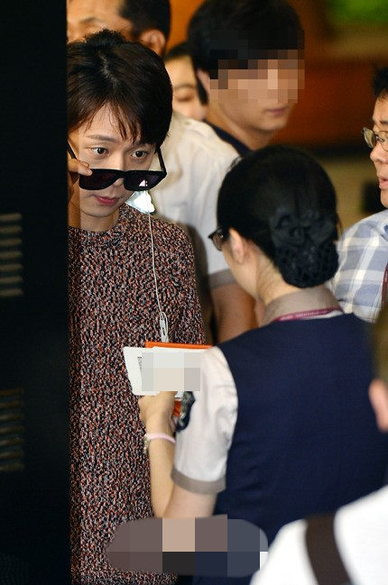 有天賣萌在中“蒙面”亮相機場 JYJ全員赴北京舉辦演唱會（組圖）