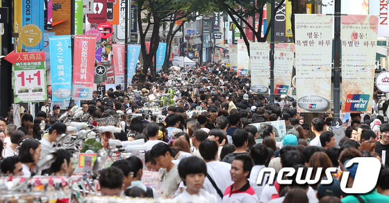 中秋將至首爾明洞迎來大批中國游客（組圖）