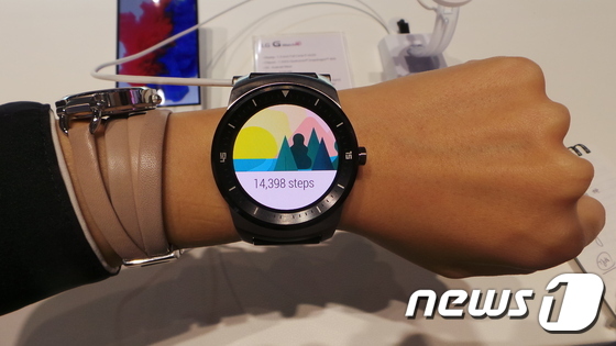 LG智能家庭套裝亮相IFA G watch R率先發(fā)布引關(guān)注（組圖）