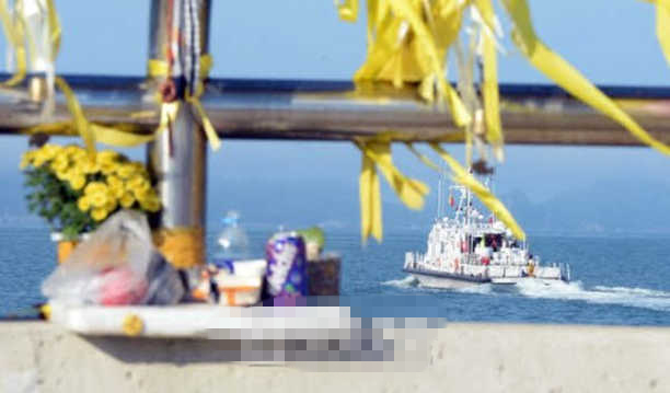 “世越號”沉沒后首個中秋節(jié) 遺屬為逝者祈禱冥福（組圖）