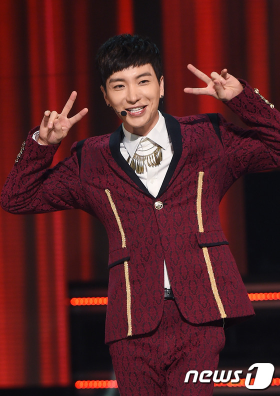 Super Junior領(lǐng)銜亮相音樂節(jié)目 奪冠展超高人氣(組圖)