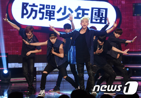 Super Junior領(lǐng)銜亮相音樂節(jié)目 奪冠展超高人氣(組圖)
