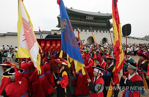 韓國(guó)首爾舉行“社稷大祭”重現(xiàn)朝鮮時(shí)代祈福儀式（組圖）