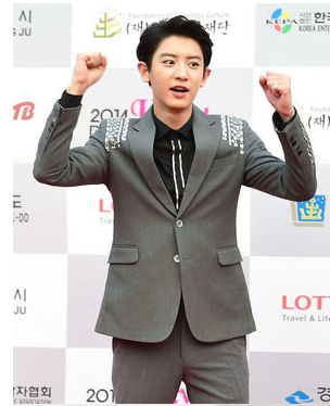 EXO-K帥氣亮相《韓流夢想慶典》世勛suho有說有笑心情好(組圖）