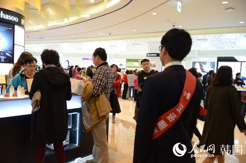 樂天免稅店世界大廈店開業(yè) 打造世界級免稅店新標(biāo)準(zhǔn)【組圖】