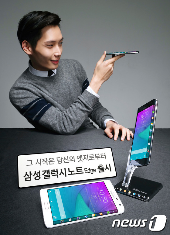三星電子新款智能手機(jī)Galaxy Note Edge28日通過移動(dòng)通信運(yùn)營(yíng)商SK電訊面市。