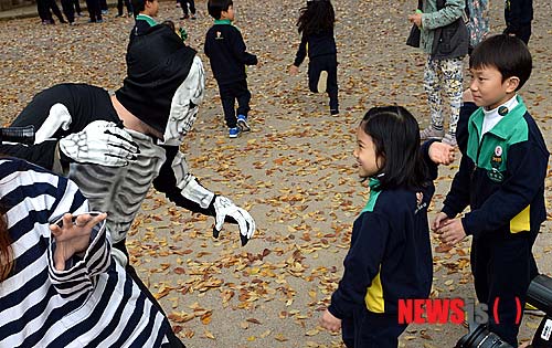 萬圣節(jié)將至 各國鬼神“齊聚”韓國（組圖）