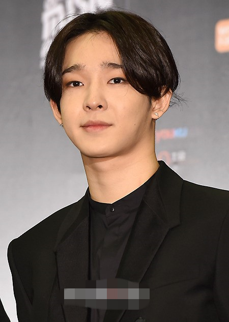 exo及winner亮相“2014MAMA”記者會 suho表示期待獎項世勛忙聊天（組圖）