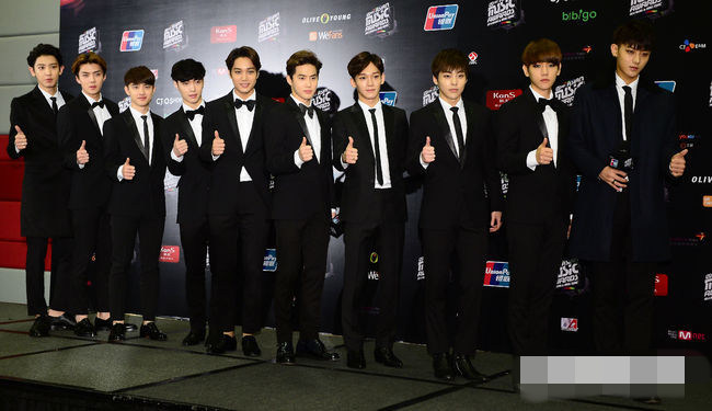 exo及winner亮相“2014MAMA”記者會 suho表示期待獎項世勛忙聊天（組圖）