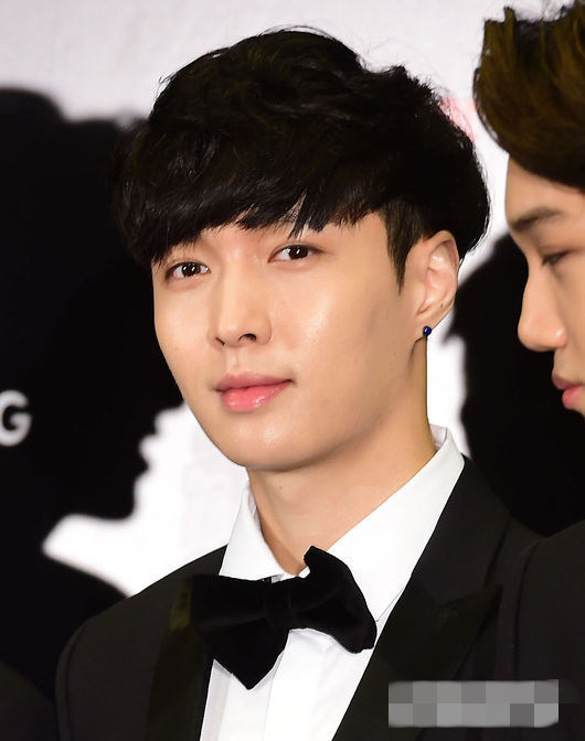 exo及winner亮相“2014MAMA”記者會(huì) suho表示期待獎(jiǎng)項(xiàng)世勛忙聊天（組圖）
