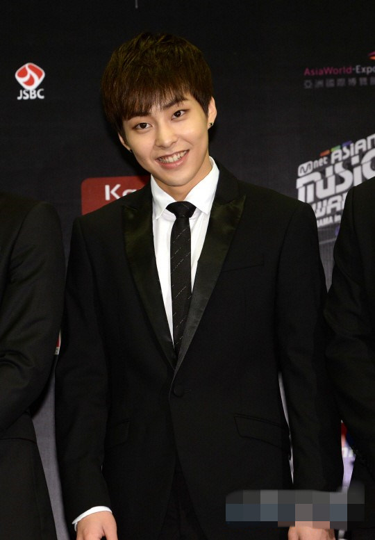 exo及winner亮相“2014MAMA”記者會(huì) suho表示期待獎(jiǎng)項(xiàng)世勛忙聊天（組圖）