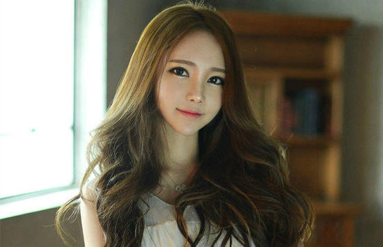 韓國(guó)游戲萌系女主播 美若天仙大秀性感美腿（組圖）