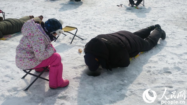 韓國(guó)平昌鱒魚(yú)節(jié)開(kāi)幕 雪地冰釣樂(lè)趣無(wú)窮