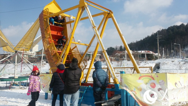 韓國平昌鱒魚節(jié)開幕 雪地冰釣樂趣無窮