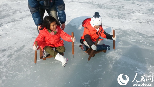 韓國平昌鱒魚節(jié)開幕 雪地冰釣樂趣無窮