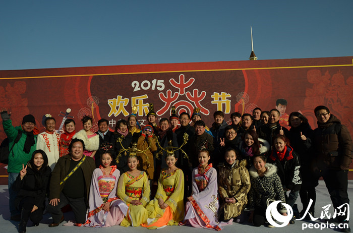 2月8日，“2015歡樂(lè)春節(jié)-中韓文化節(jié)”首場(chǎng)文藝演出及中國(guó)民間傳統(tǒng)藝術(shù)展在韓國(guó)愛寶樂(lè)園成功舉辦。（攝影：和松松）