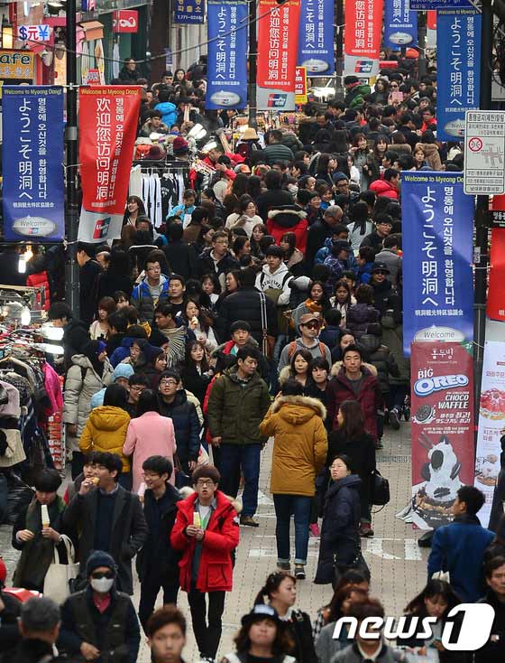 春節(jié)前，首爾明洞迎來大批中國游客。