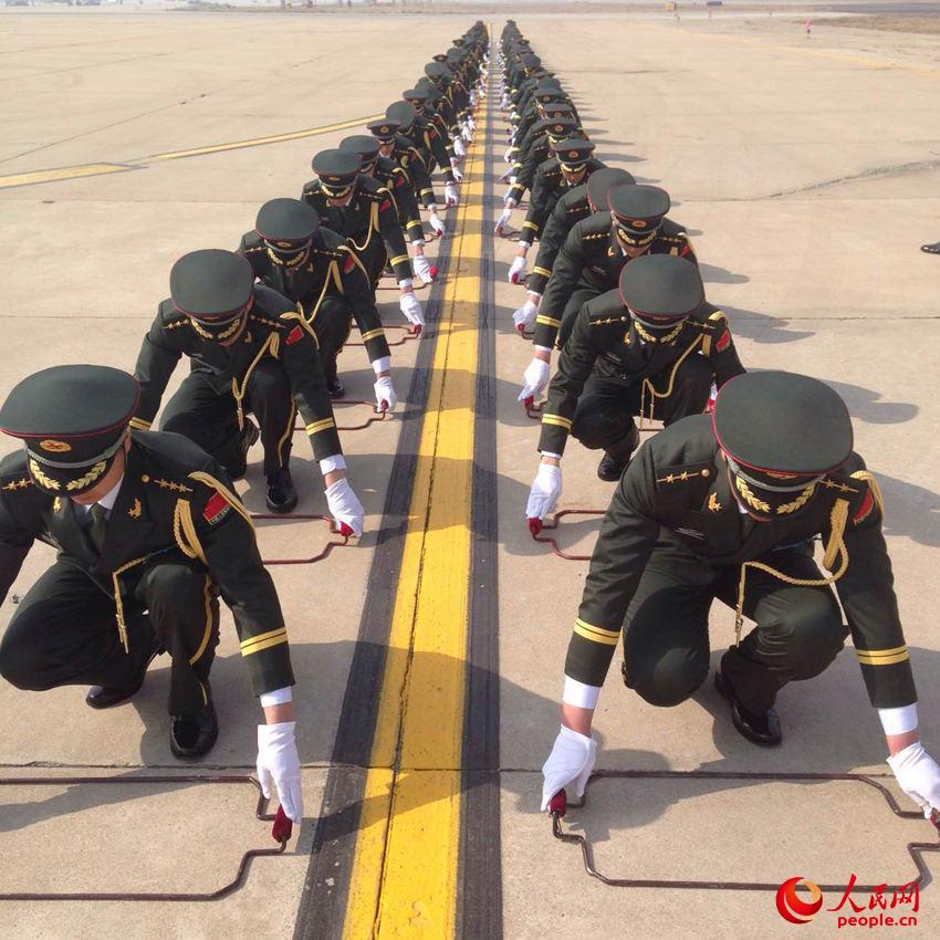 新一批68具在韓志愿軍烈士遺骸交接 官兵進行儀式演練【高清組圖】