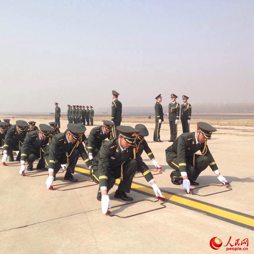 新一批68具在韓志愿軍烈士遺骸交接 官兵進行儀式演練【高清組圖】