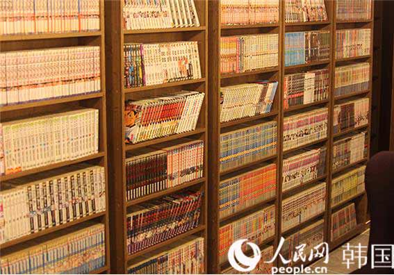 “貓咪經(jīng)營的漫畫咖啡廳”走俏韓國【高清組圖】