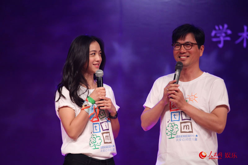 湯唯金泰勇夫婦現(xiàn)身大學(xué)生電影節(jié) 現(xiàn)場(chǎng)甜蜜互動(dòng)【組圖】