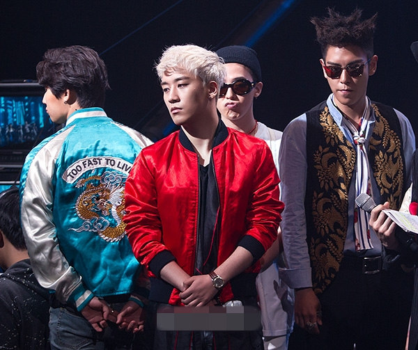 Bigbang新專輯舞臺首秀 權(quán)志龍中分T.O.P爆炸頭搶眼【組圖】