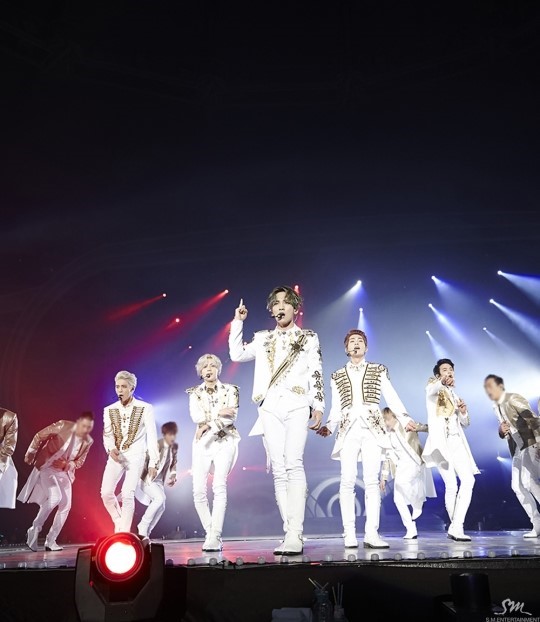 SHINee演唱會(huì)珉豪秀肌肉 EXO東方神起super junior助陣【組圖】