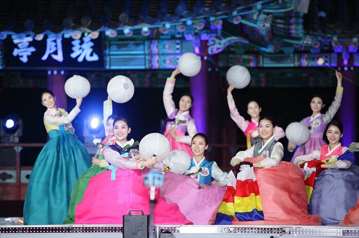 【穿越時(shí)空的韓國(guó)古典美】金孝珍摘得第85屆“春香小姐”桂冠