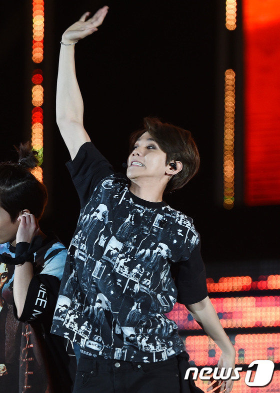 “2015夢想演唱會”群星云集 exo全員現(xiàn)身引尖叫SHINee全新造型【組圖】