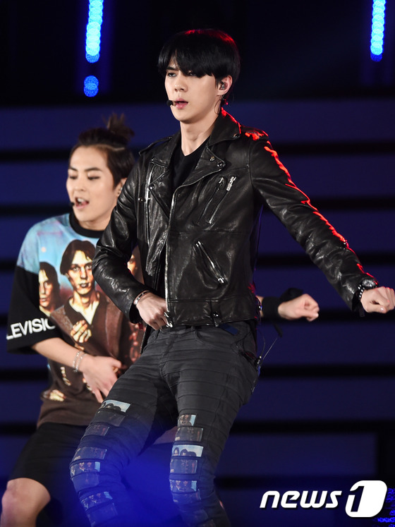“2015夢想演唱會”群星云集 exo全員現(xiàn)身引尖叫SHINee全新造型【組圖】
