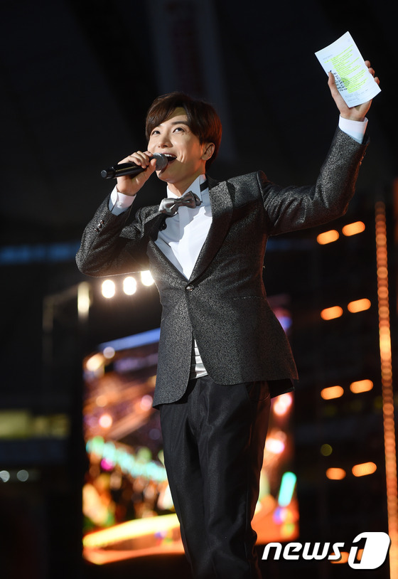 “2015夢想演唱會”群星云集 exo全員現(xiàn)身引尖叫SHINee全新造型【組圖】