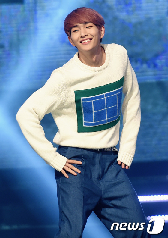 shinee獲《冠軍秀》第一位 泰民手拿獎杯喜笑顏開【組圖】