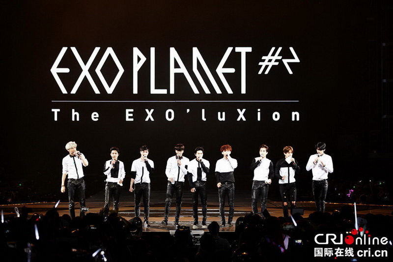 EXO上海演唱會現(xiàn)場照公開 黃渤孫紅雷羅志祥到場祝賀【組圖】