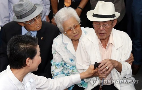 韓國(guó)進(jìn)行離散家屬團(tuán)聚活動(dòng)參加者首次抽簽工作【組圖】
