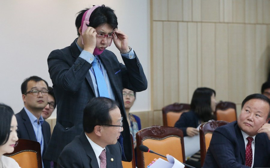 韓議員助理戴
