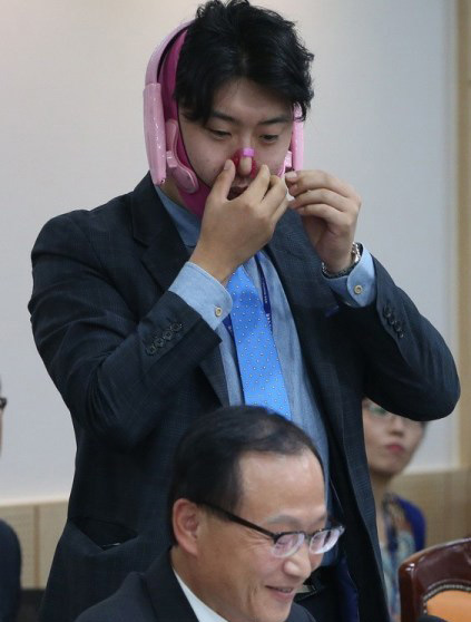 韓議員助理戴