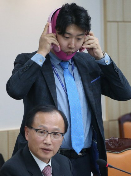 韓議員助理戴