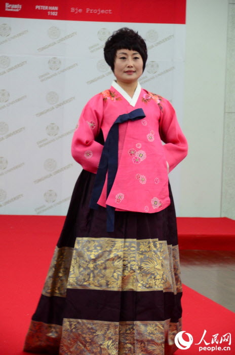 清華大學(xué)卓越女性高級(jí)研修班學(xué)員在韓體驗(yàn)韓服秀