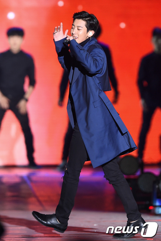EXO、Super Junior、Red Velvet齊聚韓流演唱會 精彩表演火爆全場【組圖】