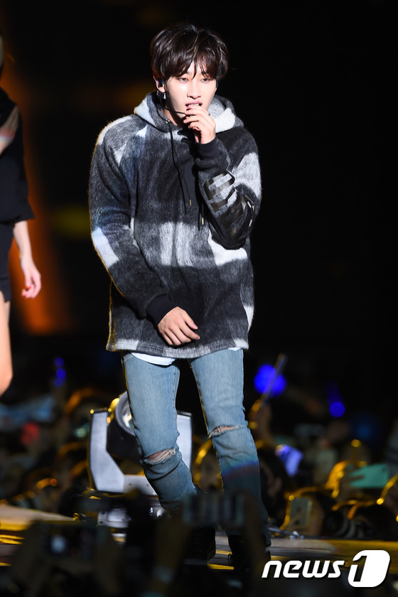 EXO、Super Junior、Red Velvet齊聚韓流演唱會(huì) 精彩表演火爆全場(chǎng)【組圖】